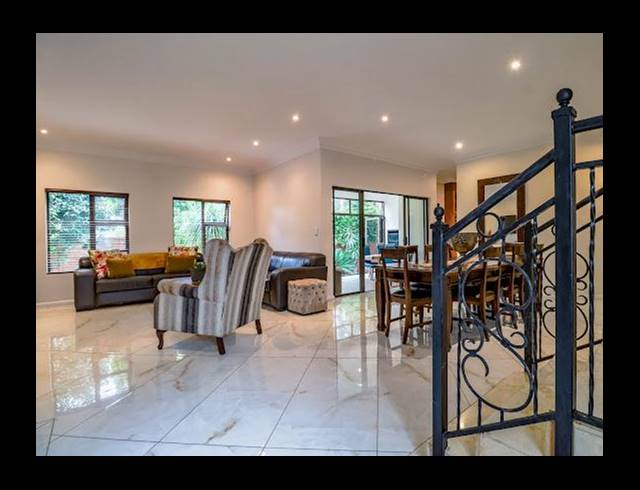 3 BEDROOM TOWNHOUSE FOR SALE IN MIDSTREAM ESTATE